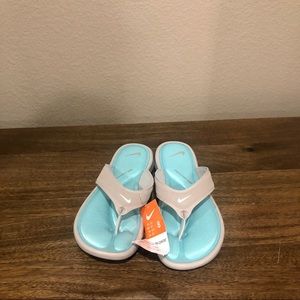 Nike aqua blue size 8 comfort thong flip flops